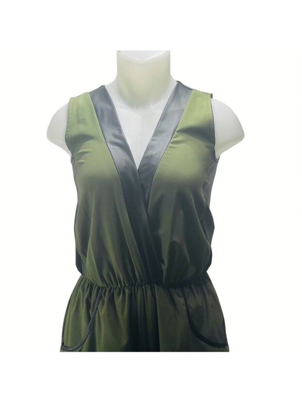 SAVANNAH RAE Sleeveless Olive & Black Jumpsuit With V-Neck - Picture 5 of 13